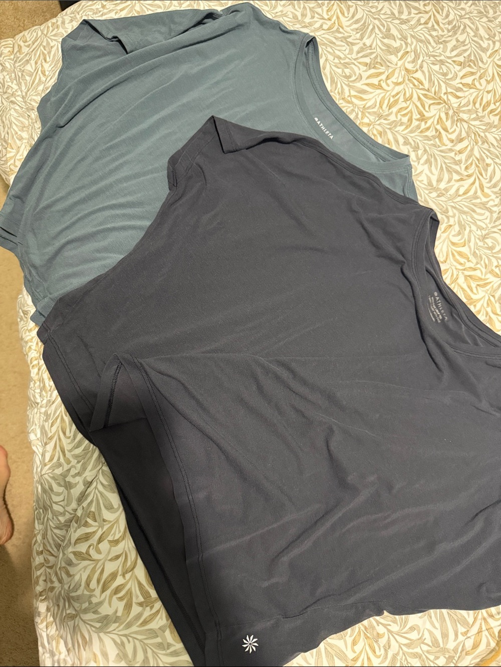 Athleta women’s with ease crop tee in Teal and Navy